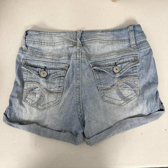 WallFlower Denim Shorts Distressed Cuffed‎ Hem Low Rise Light Wash SIZE 7 - Picture 2 of 5